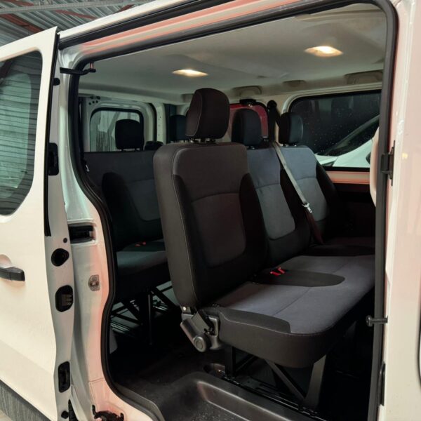 Opel Vivaro Personenbus 9 Persoons